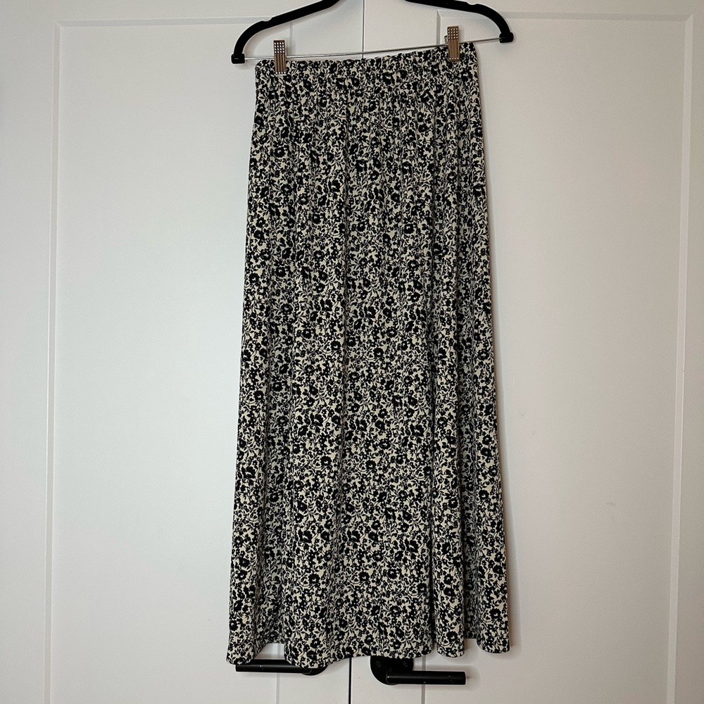 UNIQLO B/w  Floral Skirt